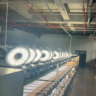 ضوء عالي 100w إلى 240w UFO High Bay Light 150lm / W للورشة والمستودع