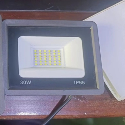 10 واط إلى 200 واط 3 سنوات الضمان تصميم بسيط مضاد للماء مصباح LED لمربع الحديقة أو الحديقة