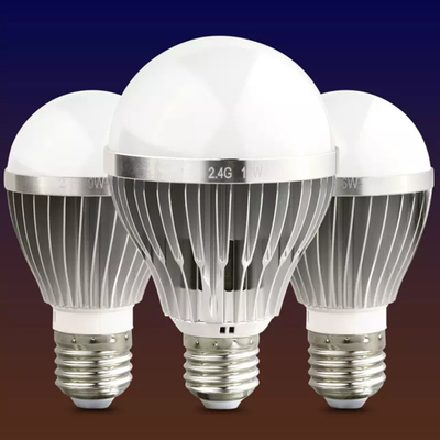 الألومنيوم الإسكان PC الإسكان لمبة ذكية مع جهاز التحكم عن بعد AC175v