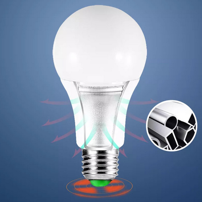 145lm / W 5 سنوات الضمان High Lumens Led Bulb B22 للإضاءة التجارية